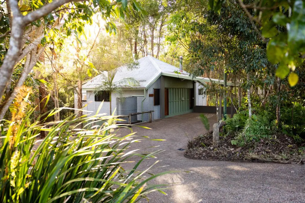 Palmerston Cottage Yungaburra accommodation surrounded by bushland